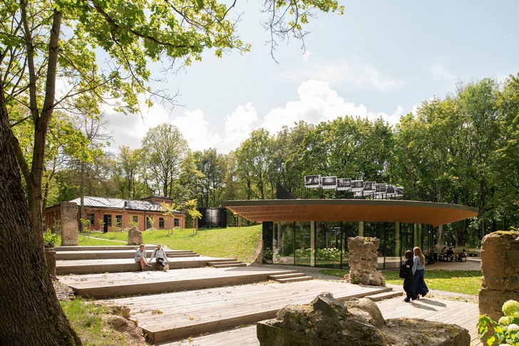 Ilgus metus apleista žalia erdvė buvo prikelta naujam gyvenimui architektūros studijos „PUPA / Life Over Space“ dėkaIlgus metus apleista žalia erdvė buvo prikelta naujam gyvenimui architektūros studijos „PUPA / Life Over Space“ dėka